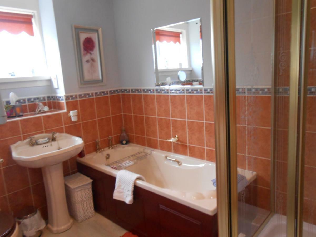Rose Villa Bed And Breakfast Forfar Exteriör bild