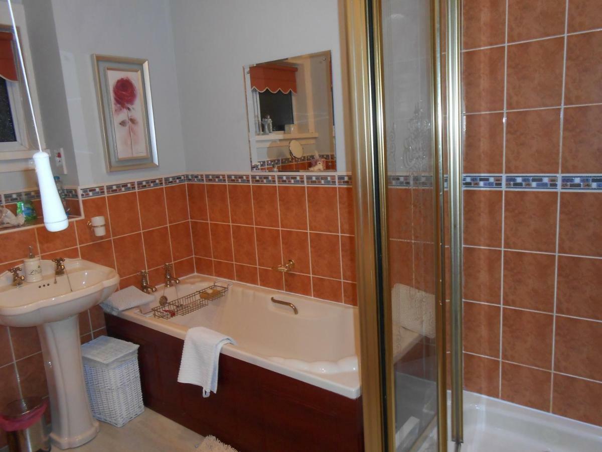 Rose Villa Bed And Breakfast Forfar Exteriör bild